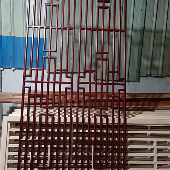 武汉木雕中式实木镂空花格仿古门窗-武汉雕花板屏风隔断加工案例
